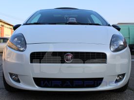 Fiat Grande Punto autófóliázás: Avery pearl white cb1610002 autó fóliával 02